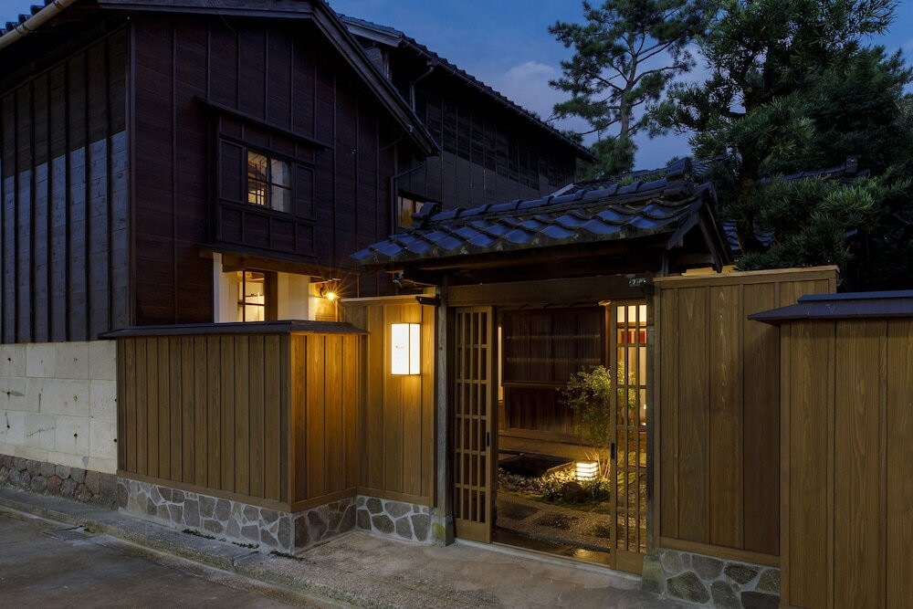 歴史ある町家で非日常の時間に身を浸して4044109