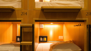 2名隣接ベッド確約 男女共用