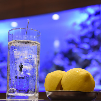 新感覚デザイナーズカプセルホテルのアクアリウムバーで乾杯♪3494883