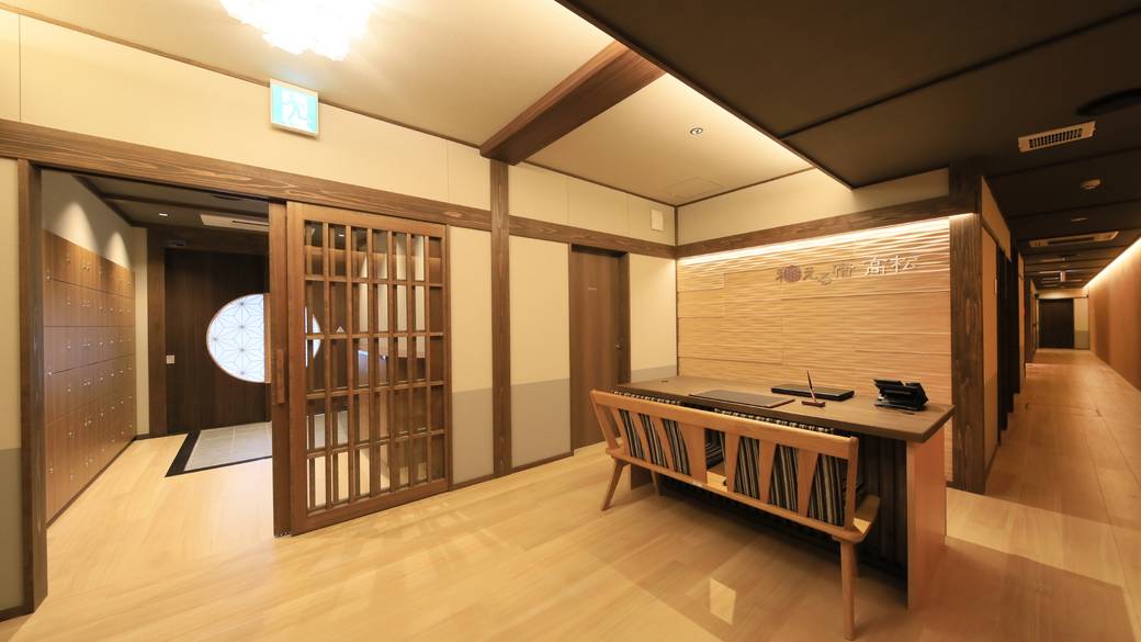 ほっこり安らげる
やさしいエントランス / 3