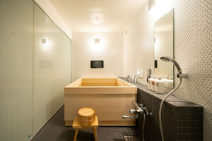 温泉旅館のような浴槽付きの客室も