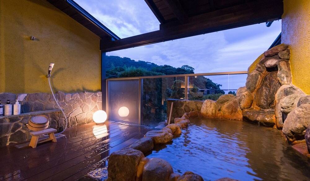 チェックアウトまで
もう一度温泉を楽しむ / 2