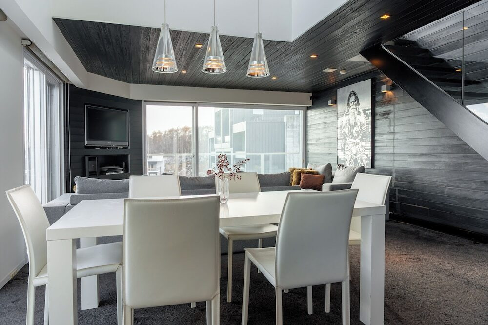 客室内のダイニングエリア