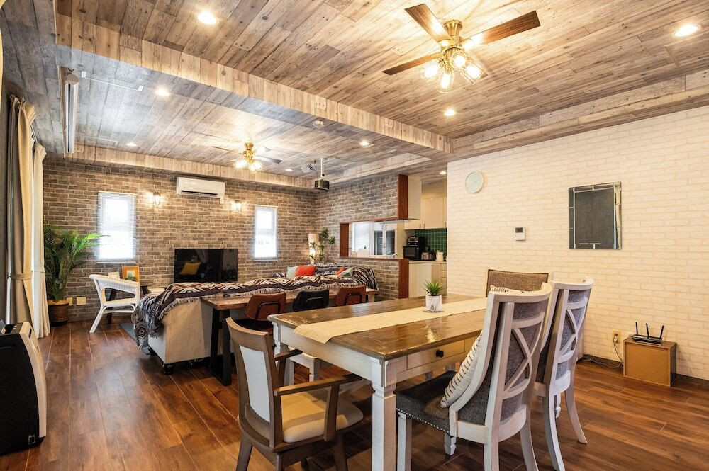 客室内のダイニングエリア