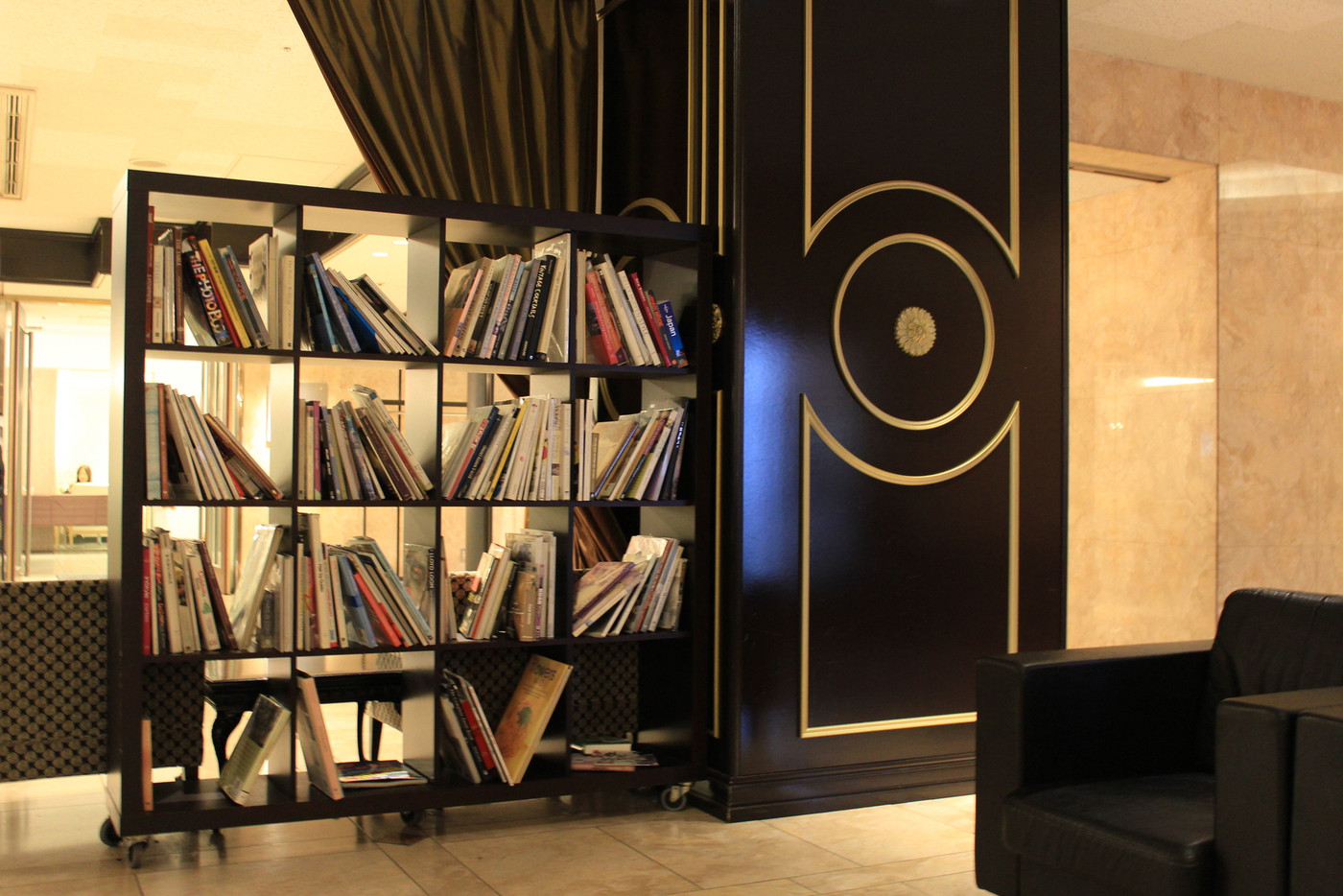 シャンデリアが輝く明るいロビーに感動♡1996381