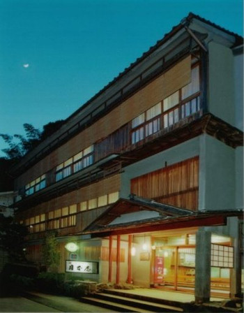 温泉街の中心に位置する「外湯めぐり」に便利なお宿3847336