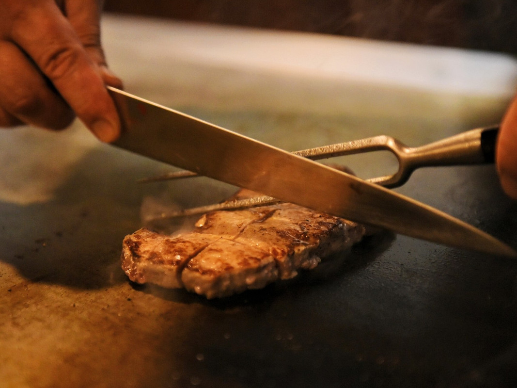 鉄板焼きステーキ