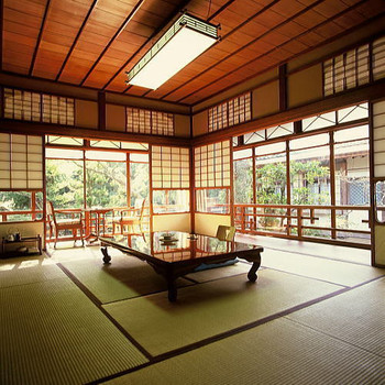 著名人が泊った旅館で宮島の歴史に身をゆだねる3348220