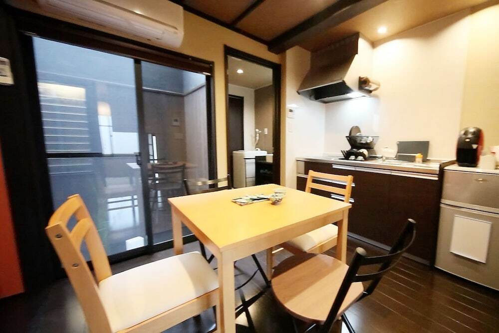 客室内のダイニングエリア