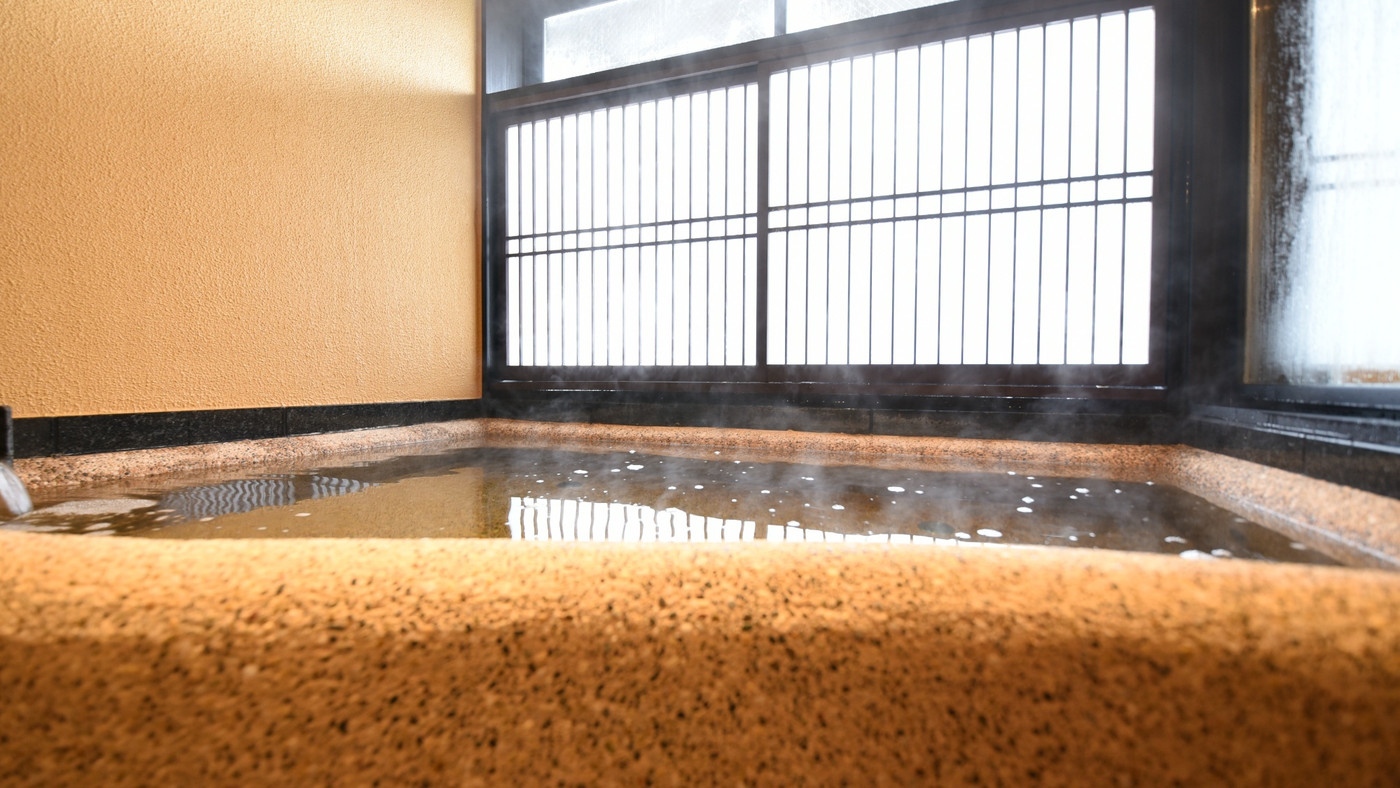 “おふたり様専用”の温泉宿で「美肌の湯」と夕陽を堪能3455367