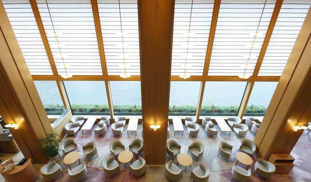 ロビーラウンジ「すみれ」② / 1