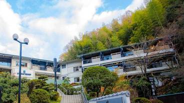 施設の入り口 / 28