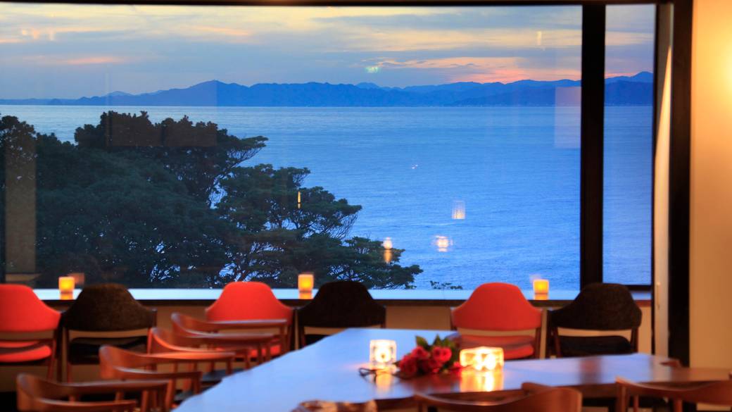 夕景を満喫できる
ロビーラウンジ / 2