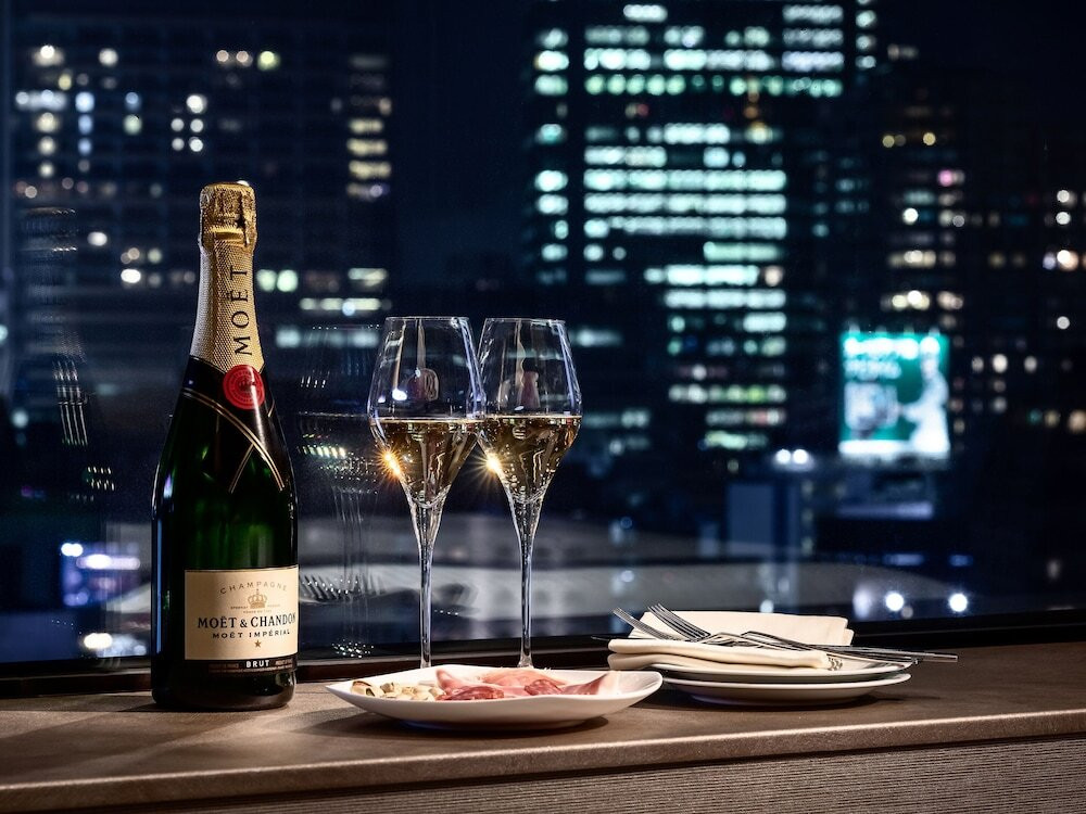 ケーキプレートやテレビにメッセージを映してお祝い♪3928391