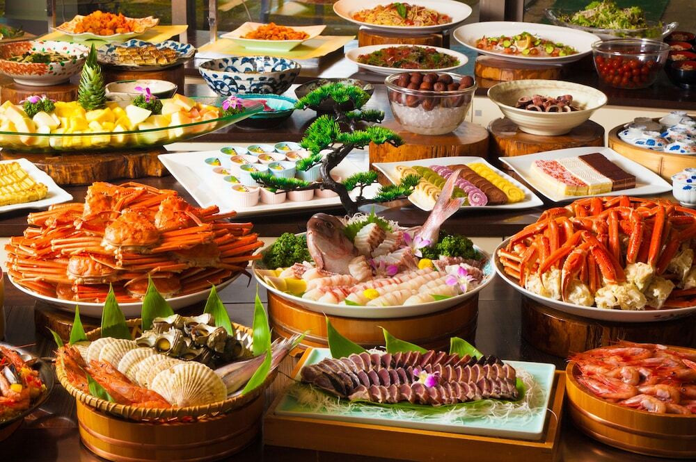 夕食は地元の美味しいが揃う劇場型ビュッフェ3914631