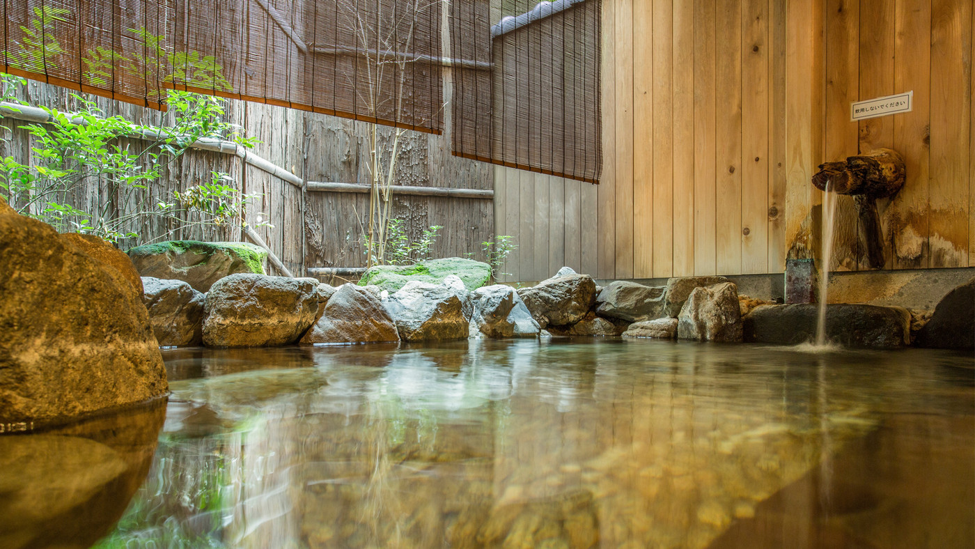 9.蟹の存在感絶大の絶品会席「山代温泉 瑠璃光」4242051