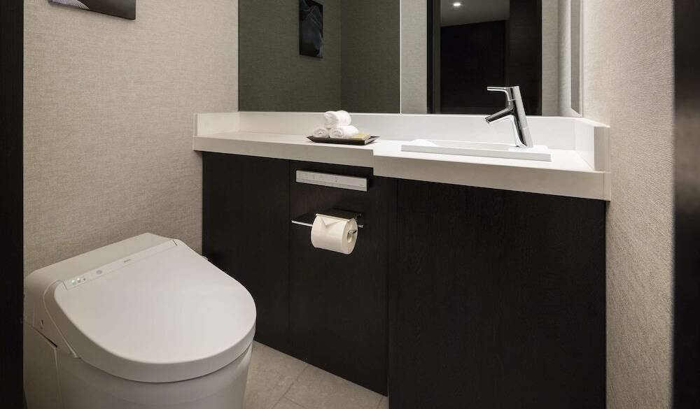 くつろぎのナイトタイム
夜景のそばで夢の世界へ / 4