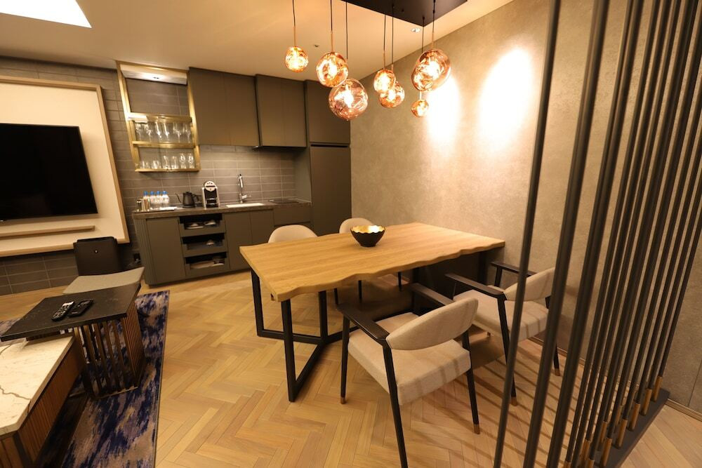 客室内のダイニングエリア