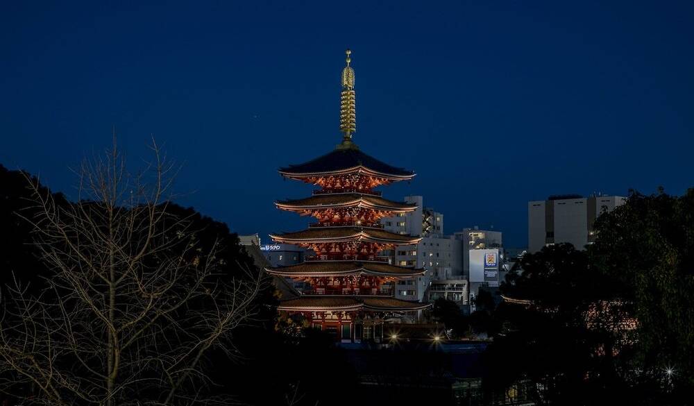 映画鑑賞を楽しみ
夜景を眺めて眠りにつく / 4