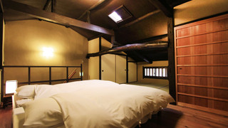 町屋　東対 (ベッド + 布団)