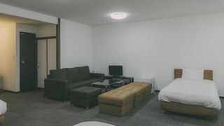 [洋室5ベッド] バス無/ 45平米 禁煙