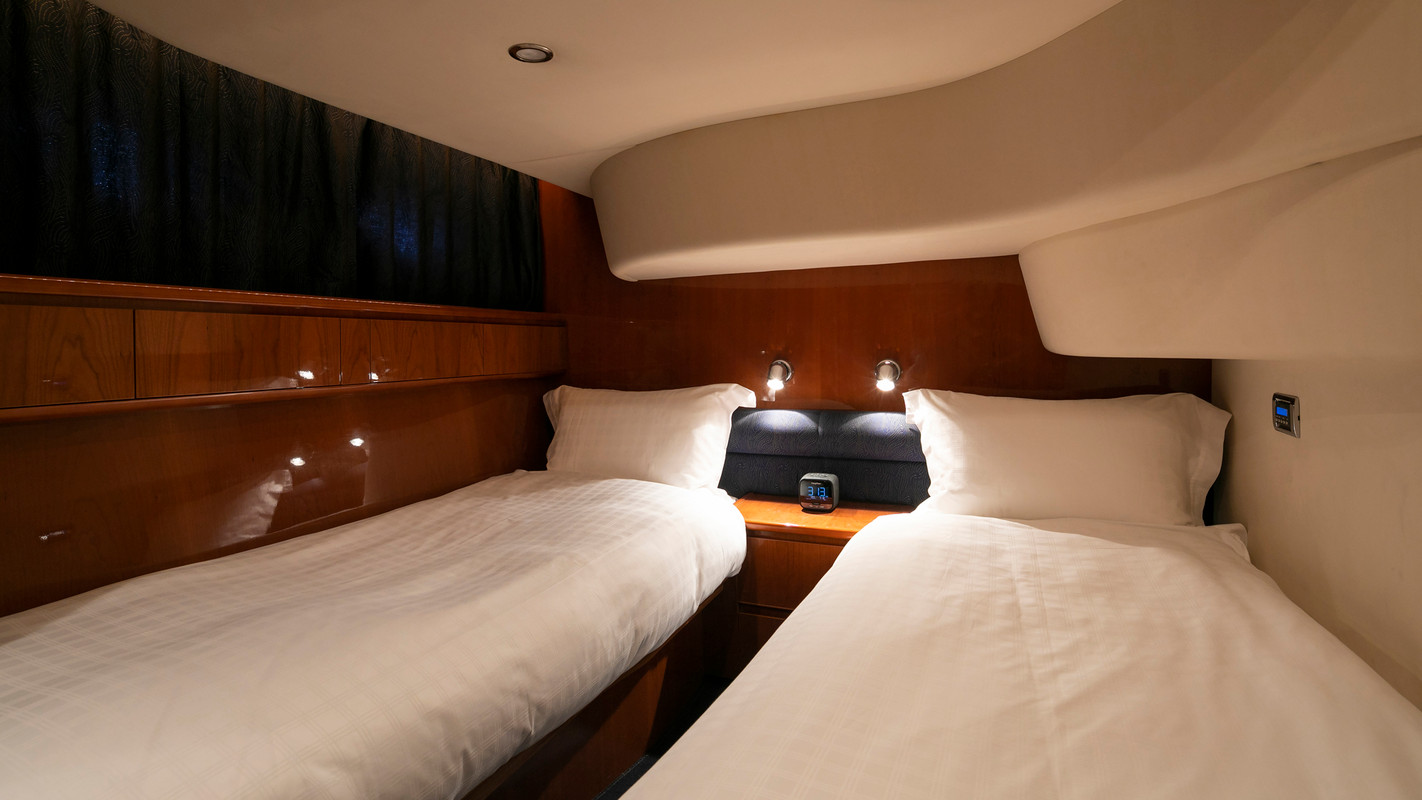 クルーザーキャビン ベッド