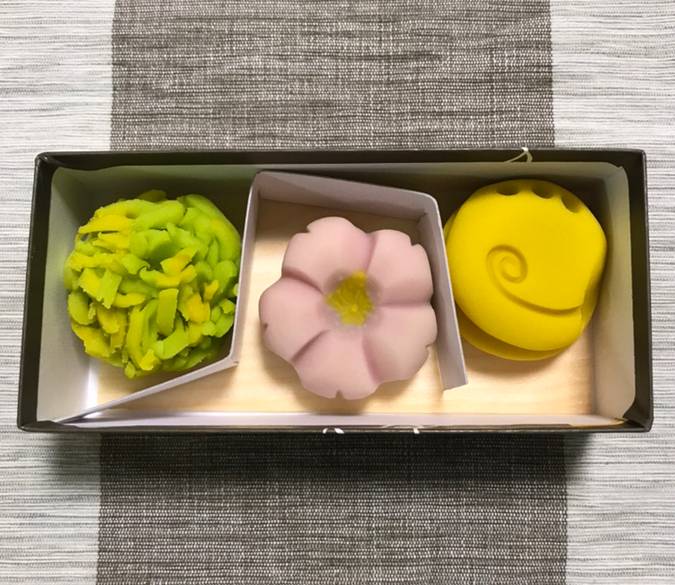 老舗店「美鈴」で
美しい生菓子に感動 / 2