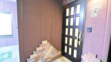 施設の入り口 / 3