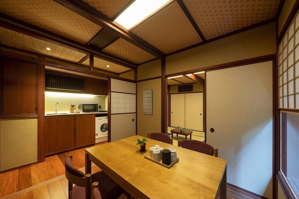 客室内のダイニングエリア