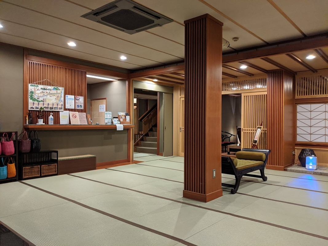 城崎温泉 喧噪の隠れ家 月のしずく(キノサキオンセン ケンソウノカクレガ ツキノシズク) / 1