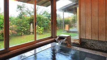 Dタイプ客室「椿」の半露天風呂 / 4