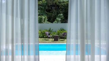 プールサイド一例 / 12