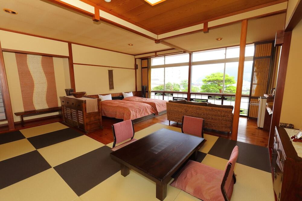 3つの貸切露天風呂からお好みで!飛騨川の景色とせせらぎに癒される宿3983343