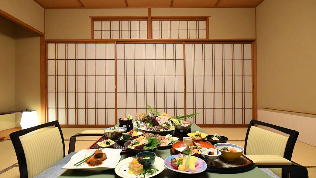 部屋食がうれしい！
海の幸が満載の和会席 / 5