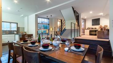 客室内のダイニングエリア / 25