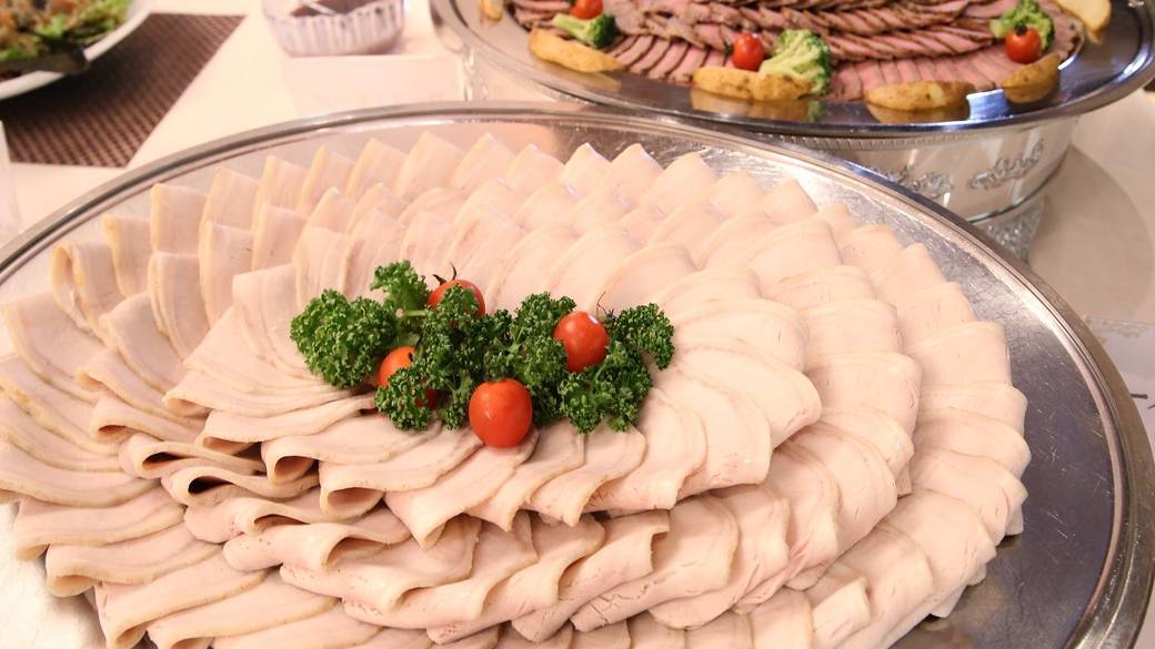 西伊豆の魚介を堪能
約70種類のバイキング / 4