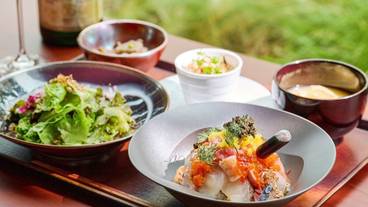 朝食 キャンバスラウンジ例1 / 2
