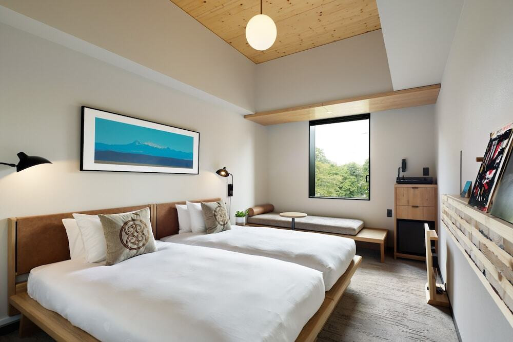 木の温もり感じる客室で推し活！4002774