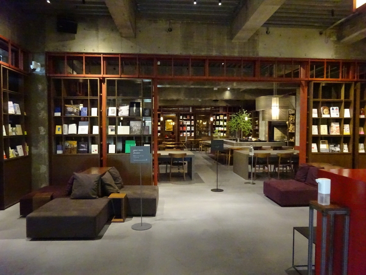 たまにはのんびり、本に囲まれて過ごすのはいかが？3519883