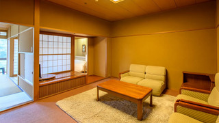 特別棟 [秋の館.和洋室]10帖の和室+クイーンサイズベッド 禁煙