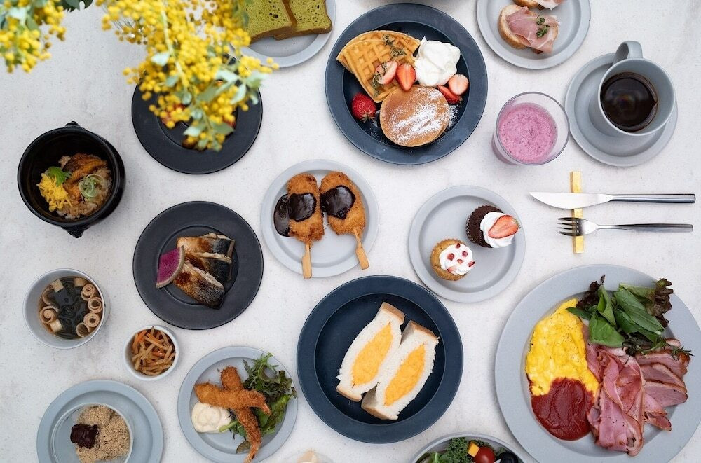 駅の真上から新幹線を見下ろす贅沢3994256