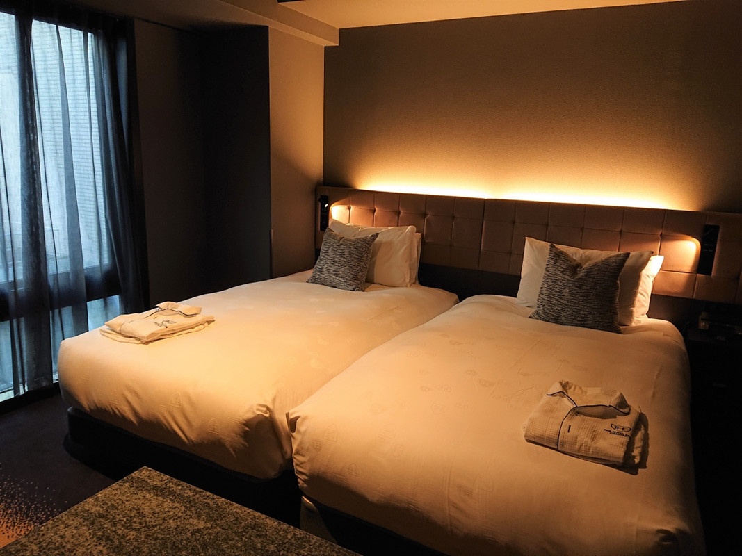 昼間なのにこの暗さ