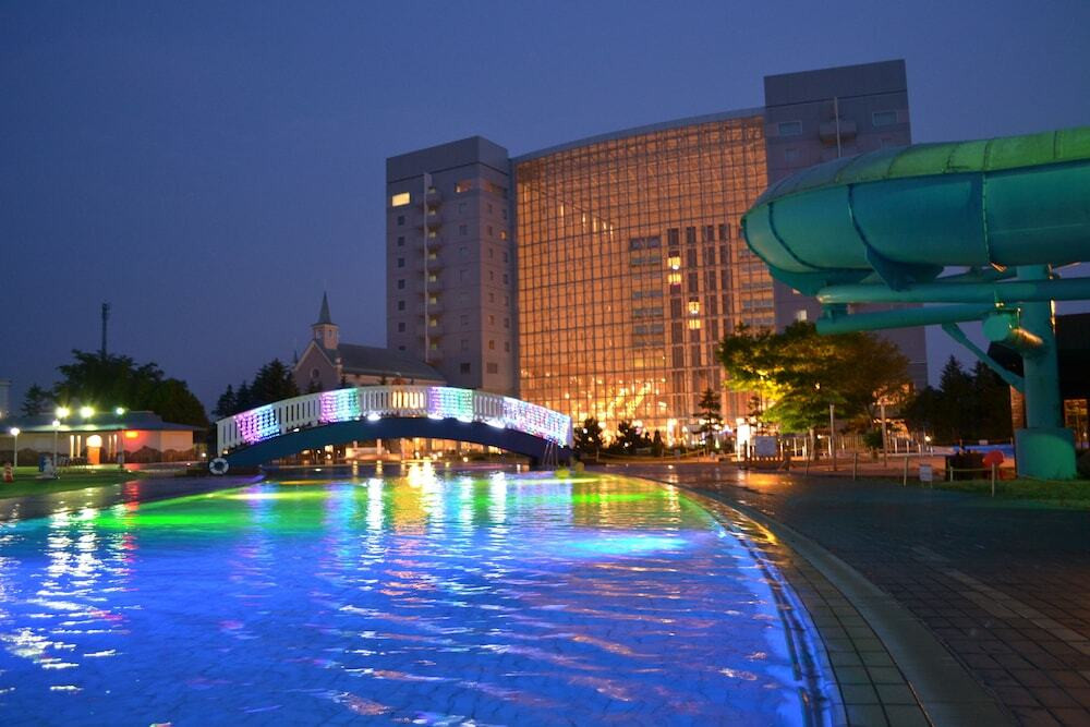 屋外ジャンボプール／夜