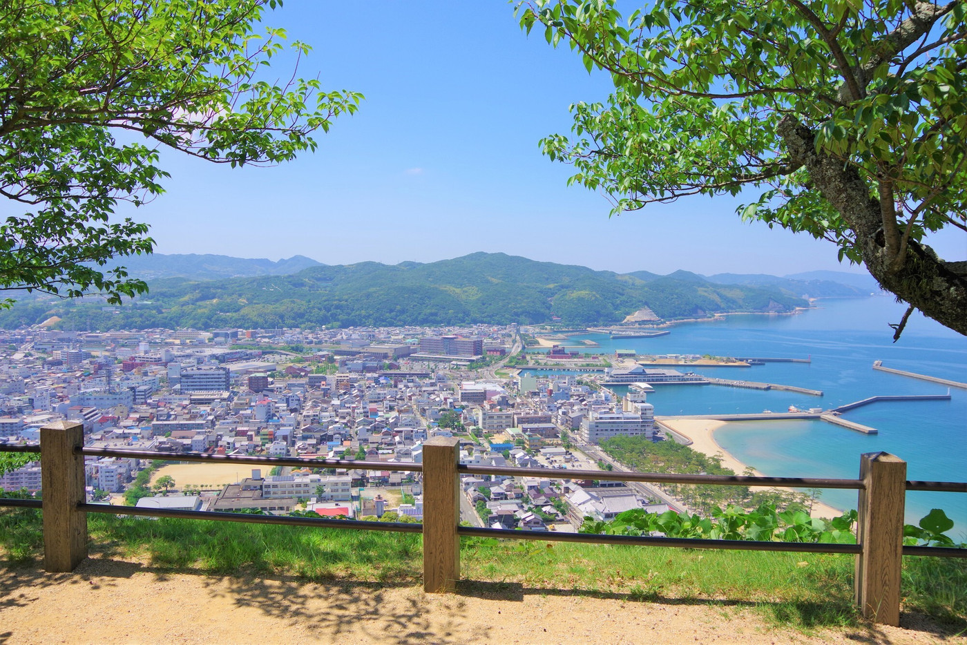 兵庫県 淡路島 洲本城跡から市街を望む