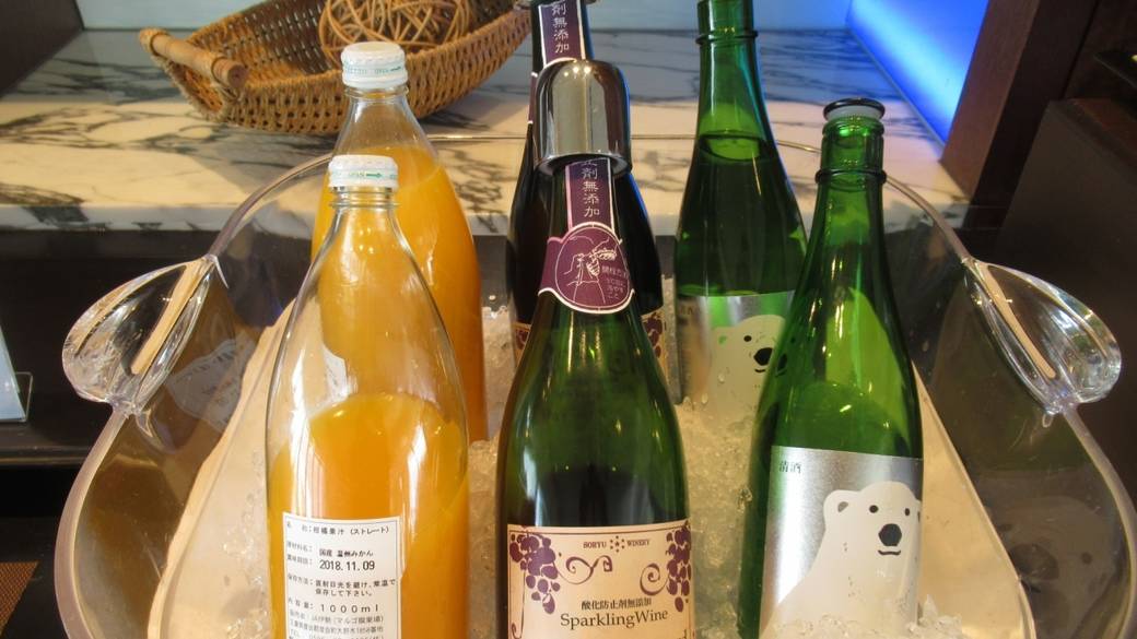 アルコールやソフトドリンク / 4