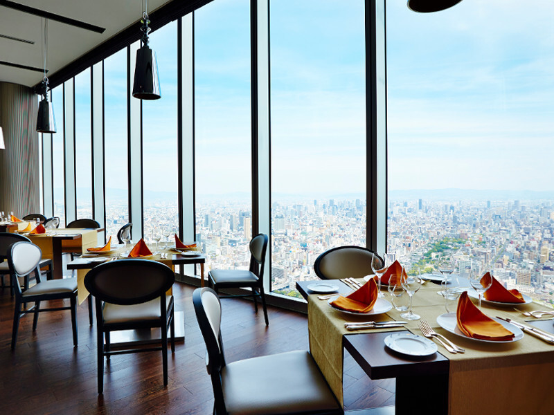 地上300m、日本有数の高層ビルで展望宿泊を体験4241578