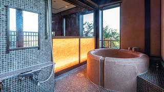 *本館和モダン 足柄 - 懐石コースの夕食と和定食の朝食（ともに魚介類が中心）の1泊2食付