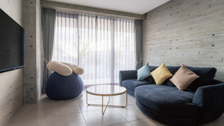 コンドミニアム (1)