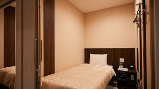 2カプセルルーム 女性用 共用シャワーとトイレ