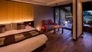 [102]露天風呂付キングサイズベッドルーム/33平米(禁煙)　:食事処